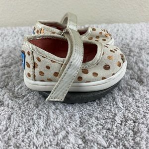 Toms. Cute pair of infant Toms.